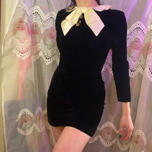AMAZING vintage velvet dress with bow collar